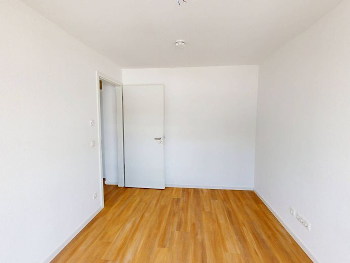 Modern wooncomfort: Lichtovergoten nieuwbouwappartement met 3 kamers, BALKON en INBOUWKKEUKEN – Ansicht II: Schlafzimmer II