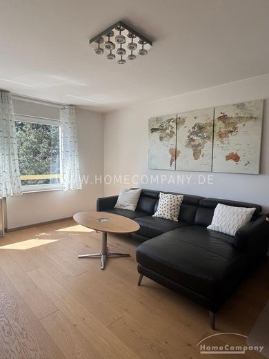 Modern möblierte 2,5-Zimmer-Wohnung mit Balkon – 5672c93bf5942e9ffb2e7a927288c6c26f4d750c.jpg