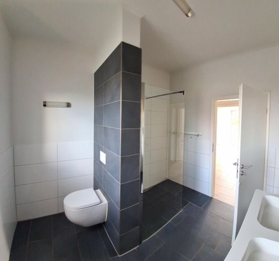 Bungalow come nuovo a Scharbeutz, frazione di Gleschendorf, in posizione immersa nella natura – Bad/WC/Dusche