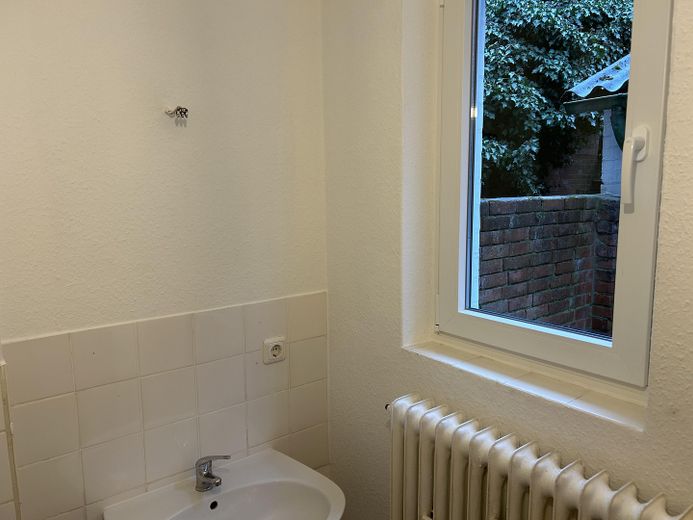 Bezug nach Renovierung, keine 100m zur Elbe – Badezimmer mit Tageslicht