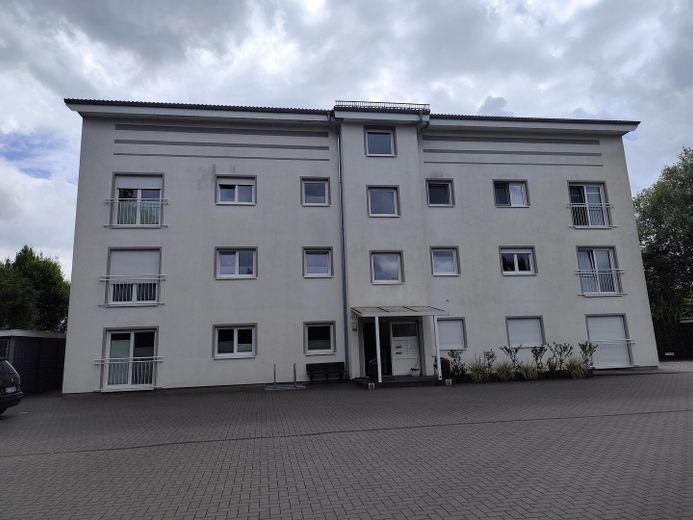 3-Zimmer Etagenwohnung mit Balkon in Tornesch zum Verkauf – Ansicht von der Straße