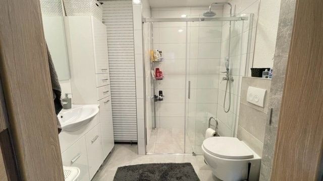 Zentralgelegene 4 Zimmer Wohnung – Badezimmer .jpg