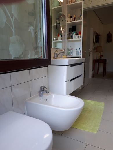 Barrierefreier Bungalow in gepflegter Gartenanlage – Bad - Bidet, Fußbodenhzg.