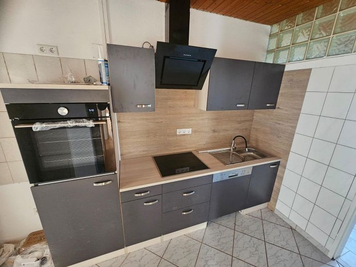 Charming 4-room apartment with kitchen and bathroom and a new fitted kitchen – EBK mit Elektrogeräten
