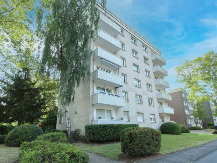 Gepflegte 4-Zimmer-Wohnung mit Balkon und Aufzug in Duisburg – Foto 1