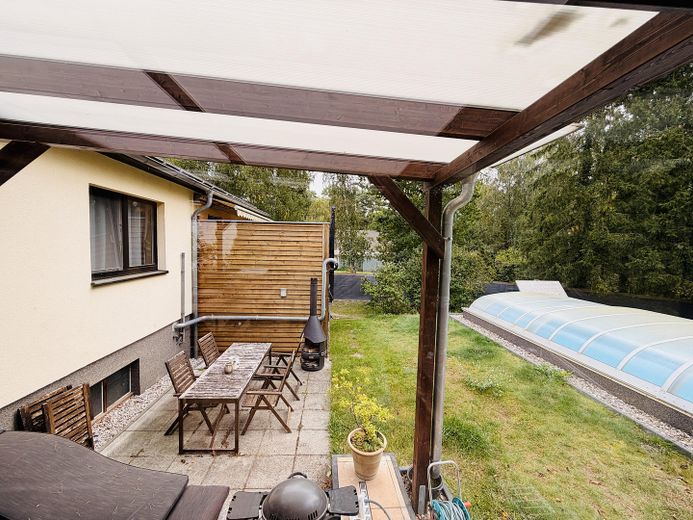 Traumhafte Wohnung in EFH mit Kamin, Garten, Pool, Wintergarten – Foto 1