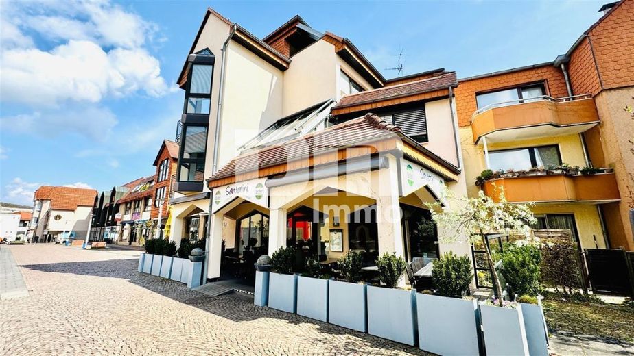 Schön zentral gelegenes Büro mit Balkon und Tiefgaragenstellplatz – TitelFrontansicht