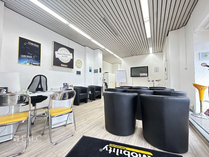 Zwei Schaufenster, unzählige Möglichkeiten - Maximale Sichtbarkeit in Uerdingen – Eingangsbereich / Entrée aktuell