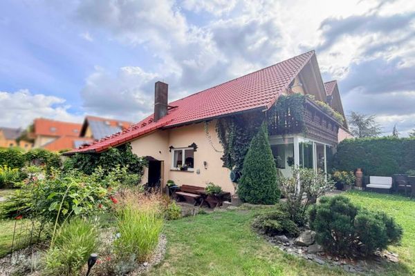 *Reiheneckhaus* mit großem gepflegten Garten, Kamin, SPA-Bereich und Garage