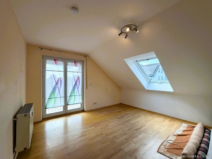 Helle Dachgeschosswohnung in Köditz mit zwei Balkonen und Tiefgaragenstellplatz – VUB0002470-5