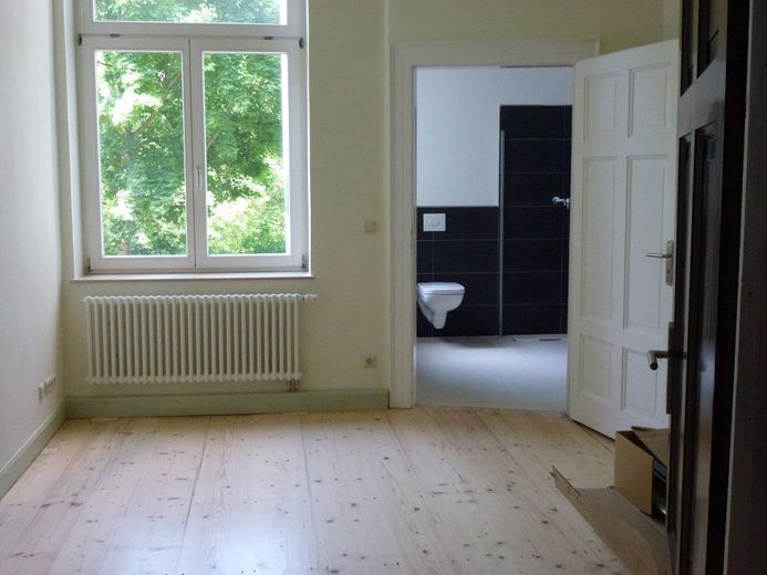 Wunderschöne großräumige 4 Raum Wohnung + Kamin & direkter Zugang zum Garten direkt am Schloßpark – Kinderzimmer