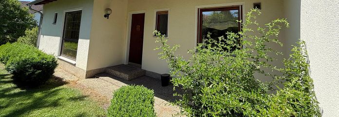 Freistehendes Einfamilienhaus in Sulzbach-Rosenberg auf großzügigem Grundstück in attraktiver Lage – Haus Straßenseite