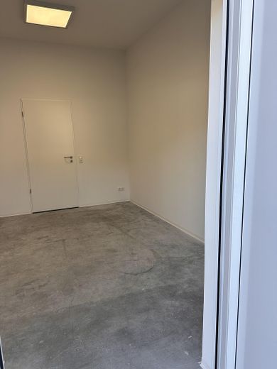 Moderne Warmhalle 1x114m2/NE5, 1x114m2+22m2 Büro/NE6 – Foto 2