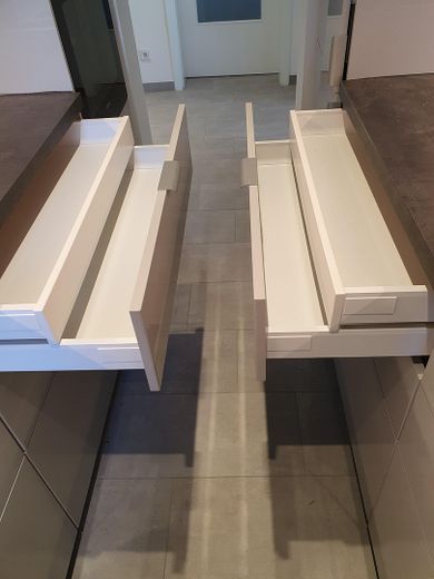 2-Zimmer/EBK/Bad/Balkon/Keller (fast) Erstbezug nach hochwertiger Sanierung direkt vom Eigentümer – Einbauküche