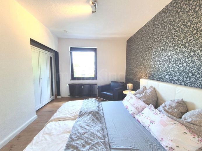 ++ HOCHWERTIGES DREIFAMILIENHAUS + GARTEN IN GUTER LAGE!! TOP KAPITALANLAGE! ++ – SCHLAFZIMMER OBERGESCHOSS