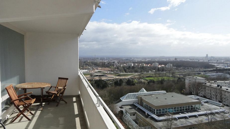 Inheidener Straße: Helle 2-Zimmer-Wohnung mit Süd-Balkon, Einbauküche & Top-Anbindung – Photo 2