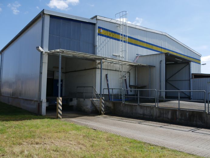 Verkaufshalle / Lagerhalle mit Büroräumen in zentraler Lage von Deutschland – Foto 18