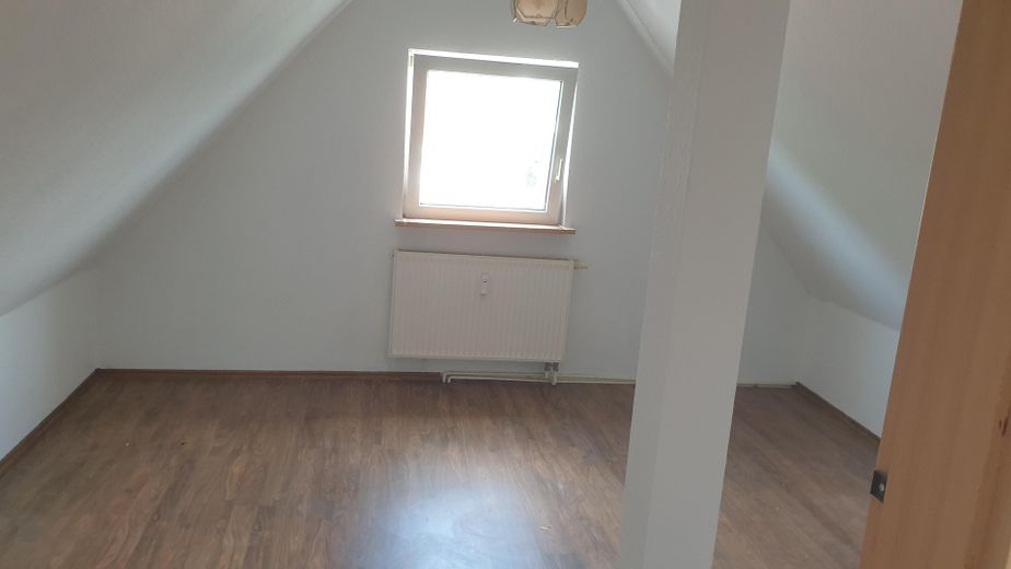 charmante Wohnung in Sarstedt mit Terasse 100 qm – kleiner Raum oben