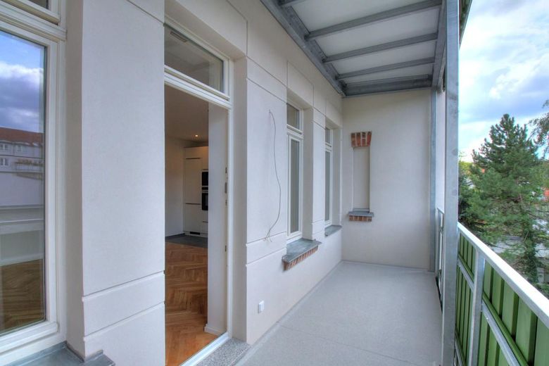 Appartamento di alta qualità, ristrutturato, con 3 locali, cucina componibile di lusso, terrazza e area giardino – Foto 5