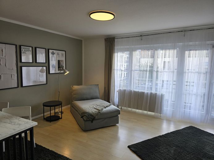 Appartamento di design completamente arredato di 1 stanza con balcone a Fürth – Wohnen