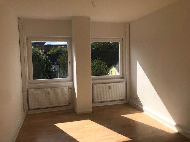 Attraktive 3-Zi.-Wohnung KDB mit Balkon zu vermieten – Schlafzimmer