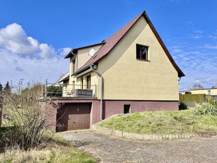 HORN IMMOBILIEN ++ Einfamilienhaus in Tantow mit Einbauküche, Garage und großem Grundstück – Foto 1