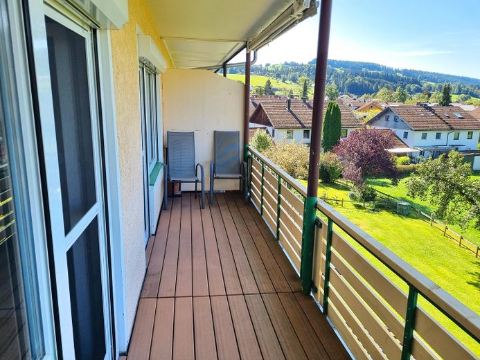 Hohe Mietrendite oder sofort selber einziehen! Exklusive sonnige 2-Zi-Wohnung mit Balkon in Weiler – Balkon