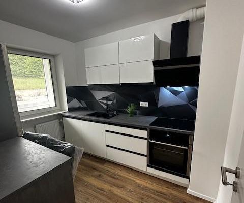 Сімейне щастя в Альфельді: 3 кімнати, балкон, перше заселення після ремонту. Без комісії та з підтримкою KfW!