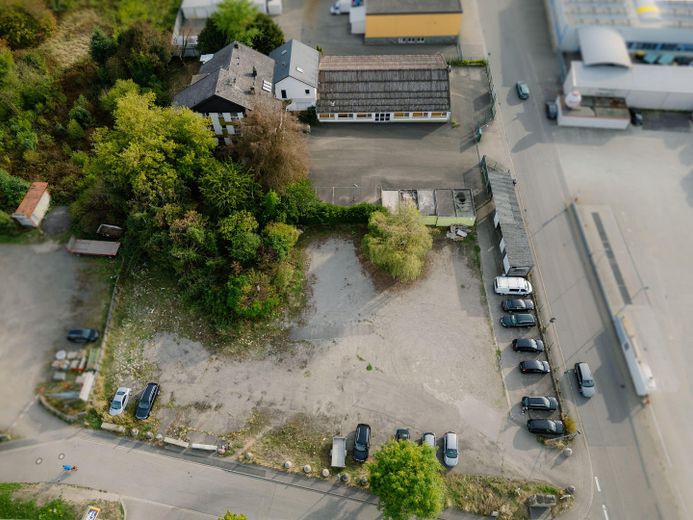 Großes Gewerbegrundstück in Umkirch: Bestand mit 6 Einheiten + Lagerhalle + Entwicklungsfläche – Ansicht Grundstück