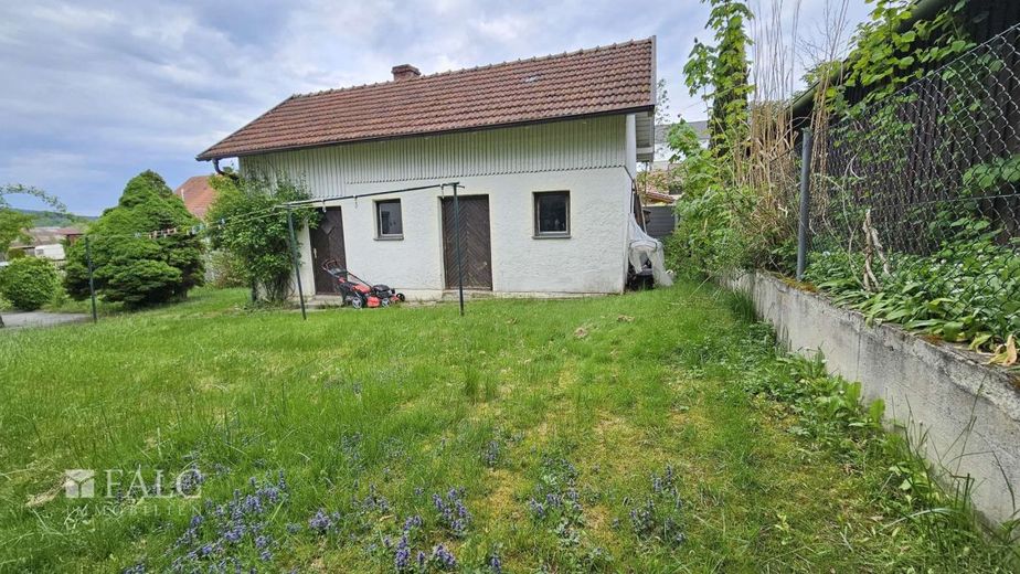 Einfamilienhaus mit viel Potenzial und großzügigem Außenbereich – Garten