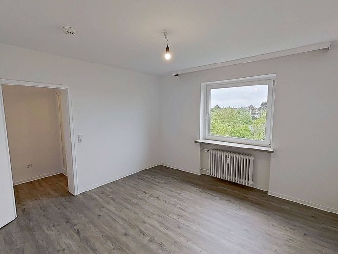 Schön geschnittene 2-Zimmer-Wohnung mit großem BALKON – Ansicht II: Schlafzimmer