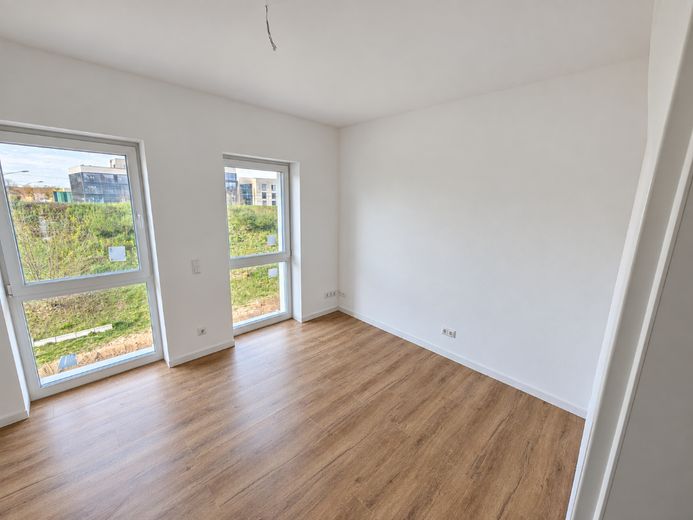 Villalar bölgesinde konforlu balkona sahip modern 3 odalı mutfak-banyo-oturma odalı çatı katı dairesi *ilk kullanım* – Fotoğraf 3