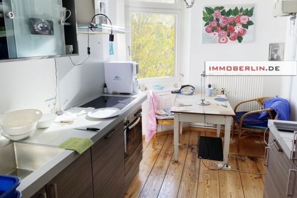 IMMOBERLIN.DE - Maravilloso piso antiguo con balcón soleado y espacio diáfano bajo cubierta en una ubicación muy solicitada