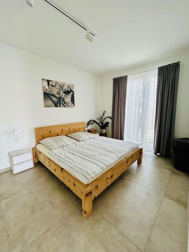 Exclusives Penthouse mit 90 qm Dachterrasse und Bergblick – Schlafzimmer