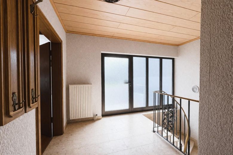Zwei Häuser, viele Möglichkeiten: Bungalow & vielseitig nutzbares Zweithaus auf großem Grundstück – Eingangsbereich Bungalow
