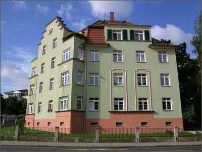 Starannie odnowione mieszkanie 2-pokojowe w zabytkowym budynku objętym indywidualną ochroną, z balkonem