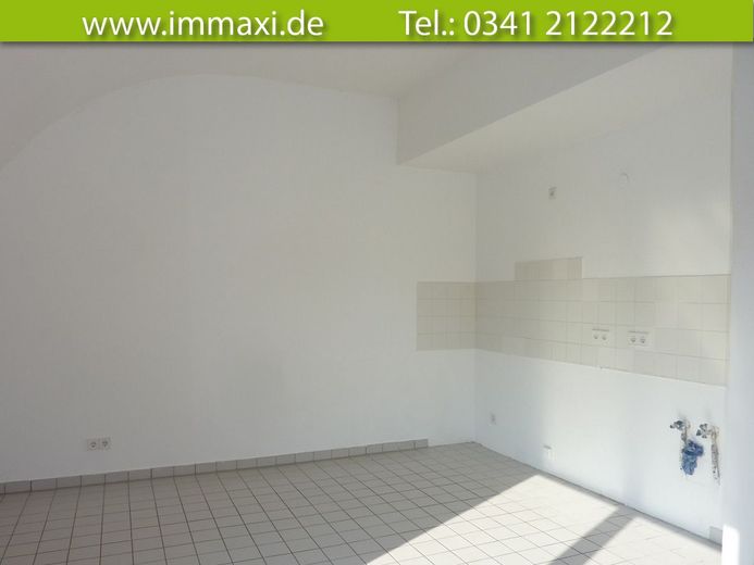 MAISONETTE IM DACHGESCHOSS + 2,5 RAUM VERMIETET + 2 TIEFGARAGENPLÄTZE – Küche (2)