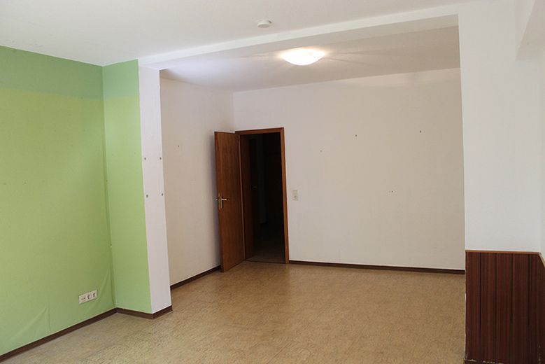 Zweifamilien-Wohnhaus in der Kleinstadt Leun im Lahn-Dill-Kreis. Der Kaufpreis ist verhandelbar. – UG Kellerraum links 3