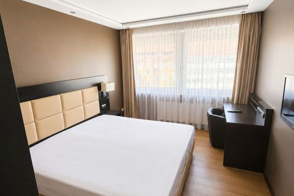 Hotel-Atmosphäre: vollausgestattetes möbliertes ehemaliges Hotelzimmer in Karlsruhe zu vermieten.