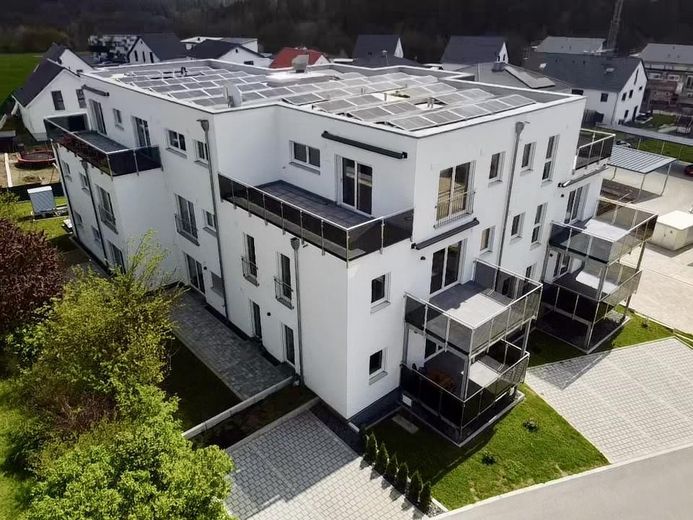 Exklusive 3,5 Zimmer Eigentumswohnung mit gehobener Ausstattung KfW-40-Plus nähe Brombachsee – Außenansicht