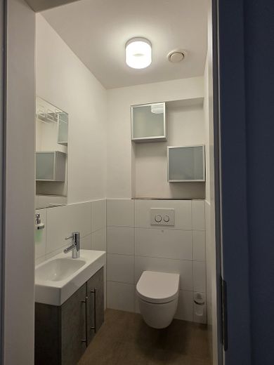 Provisionsfrei: Moderne DHH mit PV-Anlage, Energieeffizienzklasse B, nahe Öjendorfer See – Gäste WC