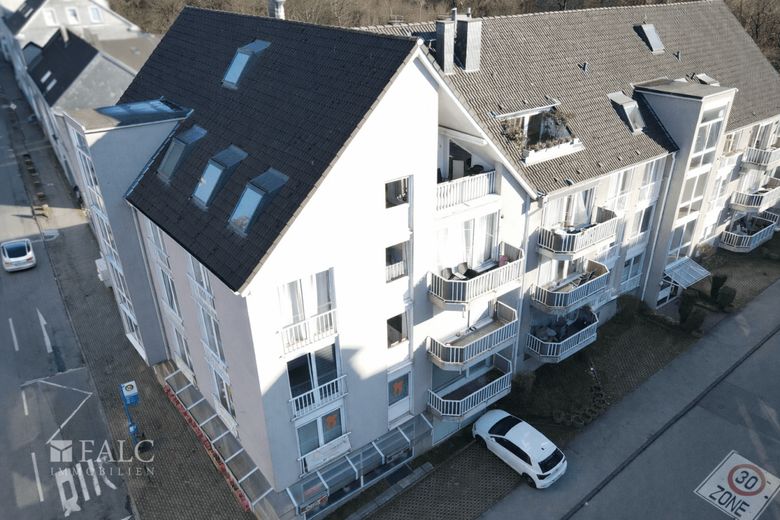 Licht, Raum und Galerie: Stilvolle Maisonette-Wohnung mit Westbalkon! – Außenansicht