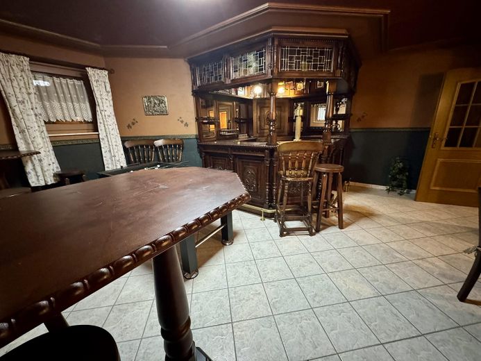 Bar im Keller