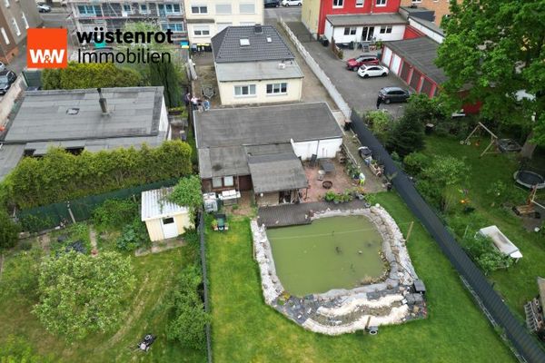 Großes Gartenrefugium in familienfreundlichen Umfeld