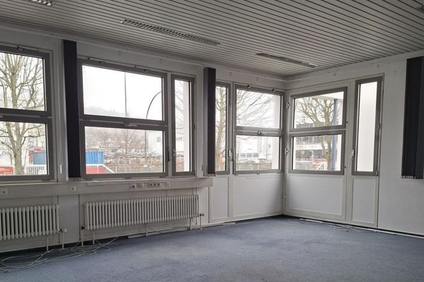 73730 Esslingen/N.: 
Repräsentative Gewerberäume im Gewerbegebiet von Esslingen-Zell