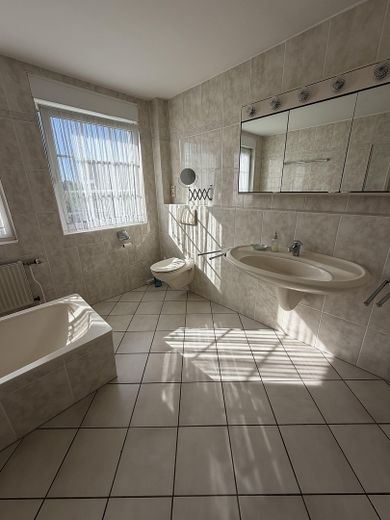 Exclusief wonen op een toplocatie in Lübeck - 160 m² woonoppervlakte op 777 m² eigen grond – Bad