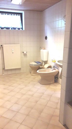 repräsentatives Zweifamilienhaus – Bad Tiefparterre