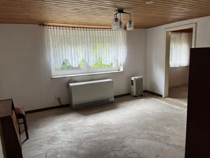 Casa unifamiliare / ex azienda agricola con grande terreno in posizione tranquilla – Foto 21