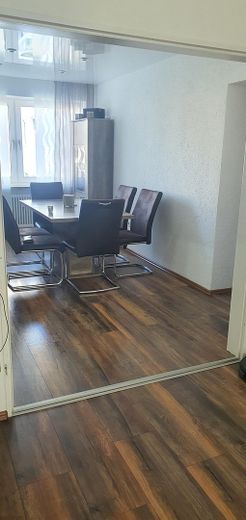 Moderne 4 Zimmer Wohnung mit neuer Einbauküche und Garage – Foto 7