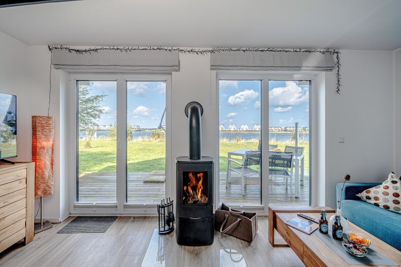 Freistehendes Ferienhaus im Ostseeressort Olpenitz Kappeln, Wasserlage – Wohnzimmerblick